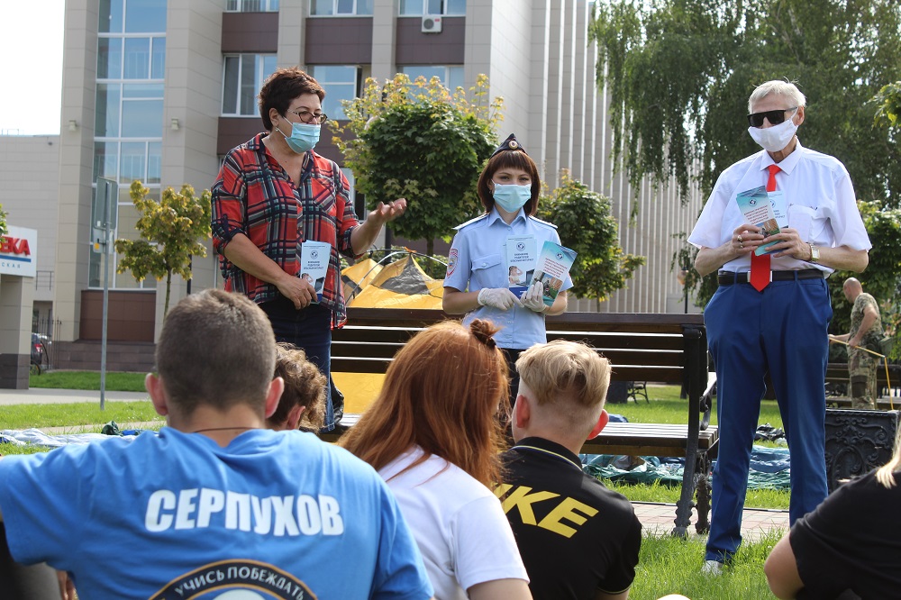 Полицейские г. о. Серпухов провели акцию «Безопасный интернет детям»